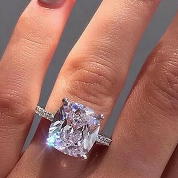 Gorgeous Square Cut White Sapphire Ring! - Picture 2 of 5